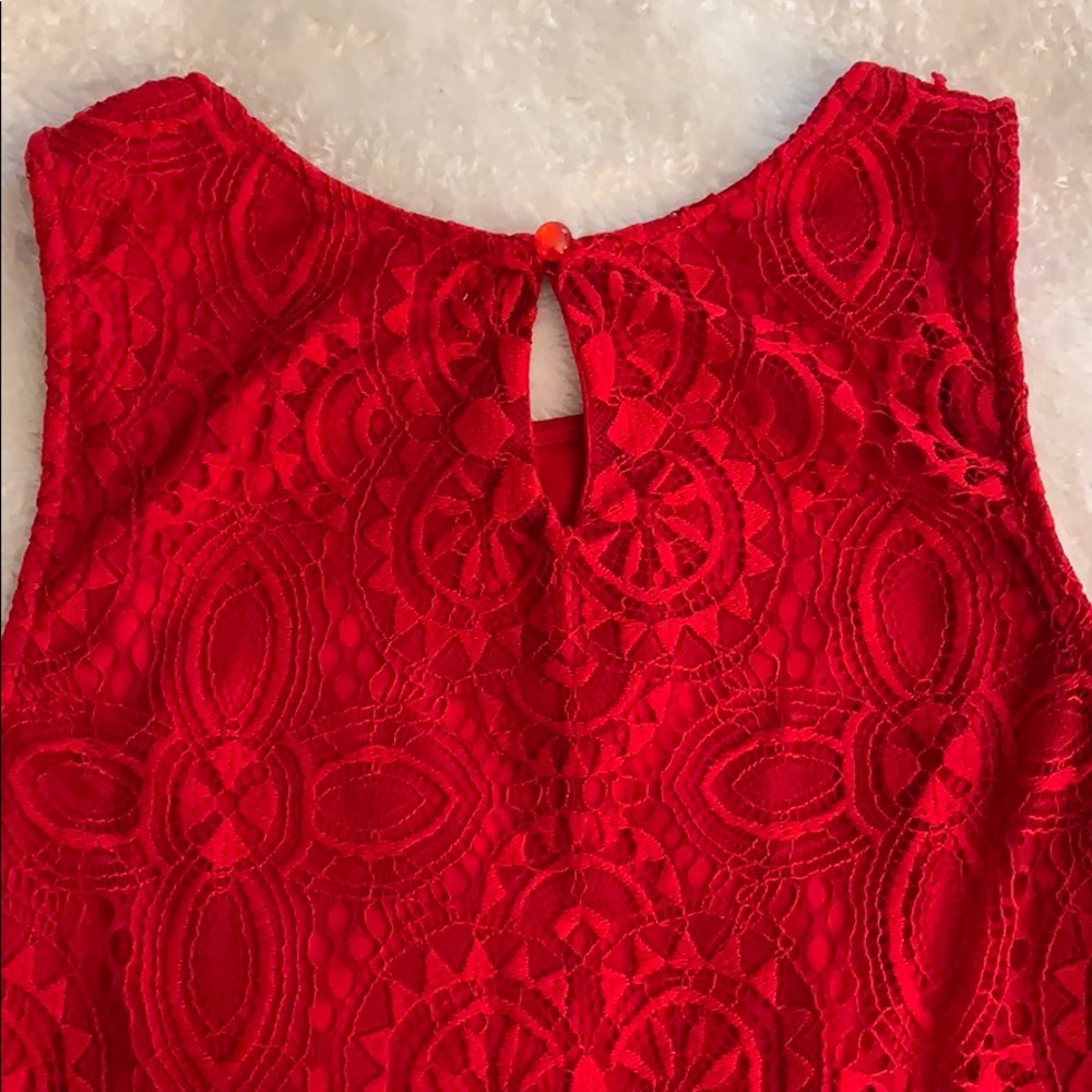 Red Lace Tank - Picture 4 of 4